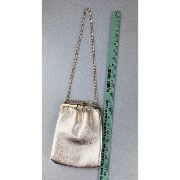 Vintage Shiny Gold Metallic Clutch Evening Bag Buckle Detail Gold Chain Strap - Picture 10 of 11